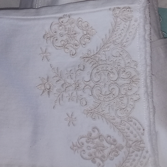 NWT,Cute,a.n.a,Lightly Distressed, Ankle/Crop,Jeans with Embroidered Frayed Hems - Picture 16 of 16